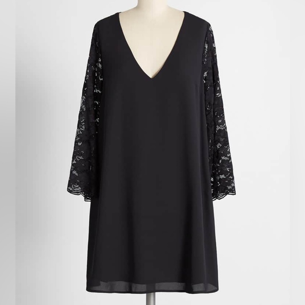 MODCLOTH Lavished in Lace Shift Dress